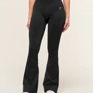 Everyday Seamless Flared Legging