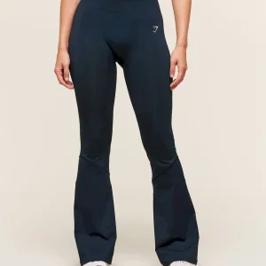 Everyday Seamless Flared Legging